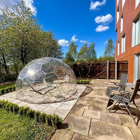 Private Garden Apartment With Geodome Manchester Exteriér fotografie